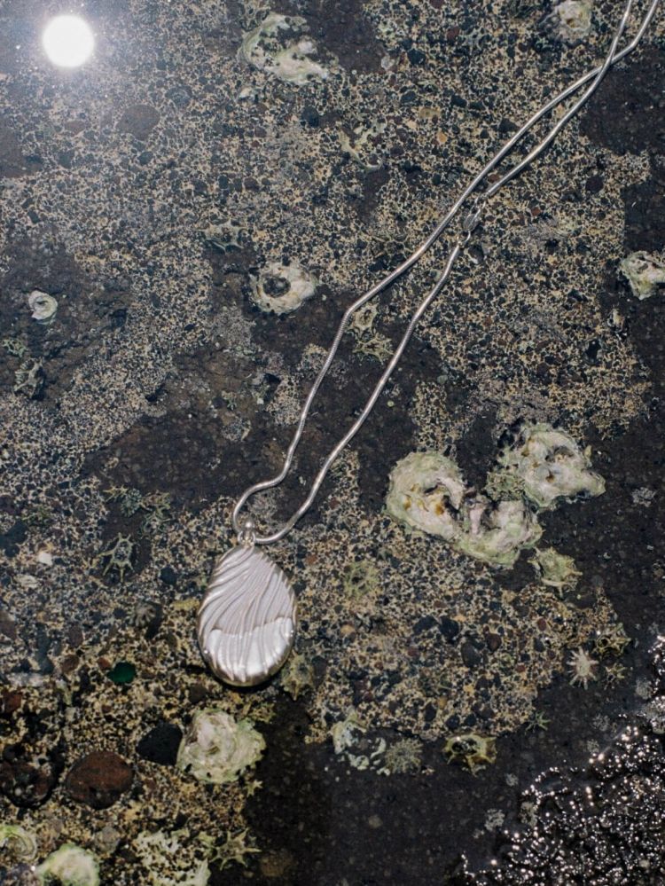 Llife STREAMLINE OVAL PENDANT