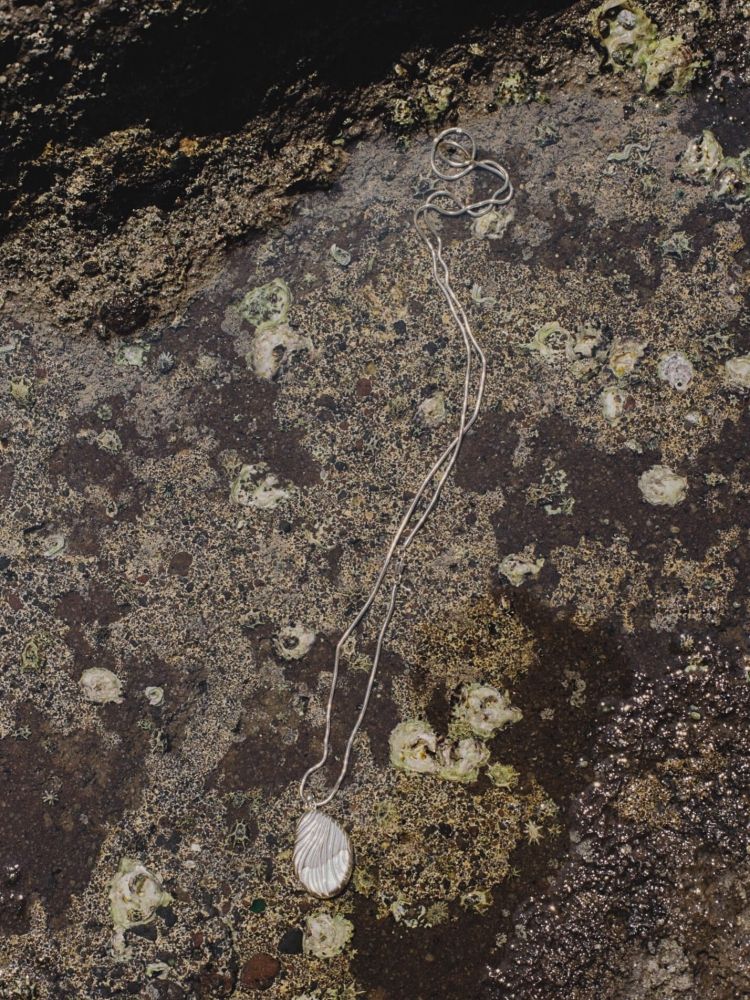 Llife STREAMLINE OVAL PENDANT