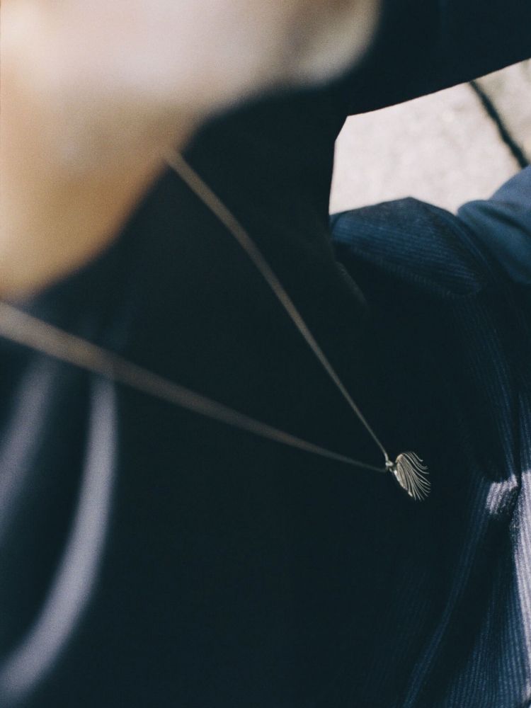 Llife STREAMLINE OVAL PENDANT