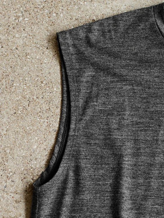 MERINO WOOL SLEEVELESS TEE