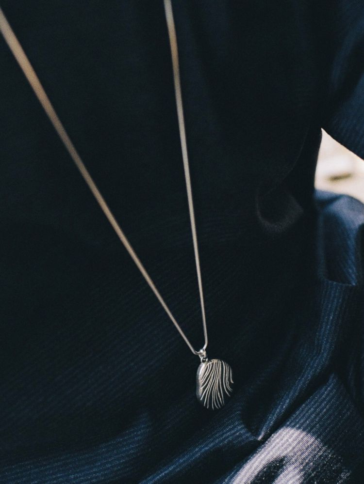 Llife STREAMLINE OVAL PENDANT