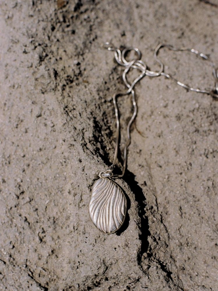 Llife STREAMLINE OVAL PENDANT