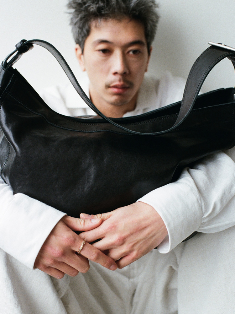 Llife POLISHED COW LEATHER NEWSPAPER BAG