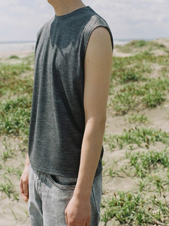 MERINO WOOL SLEEVELESS TEE