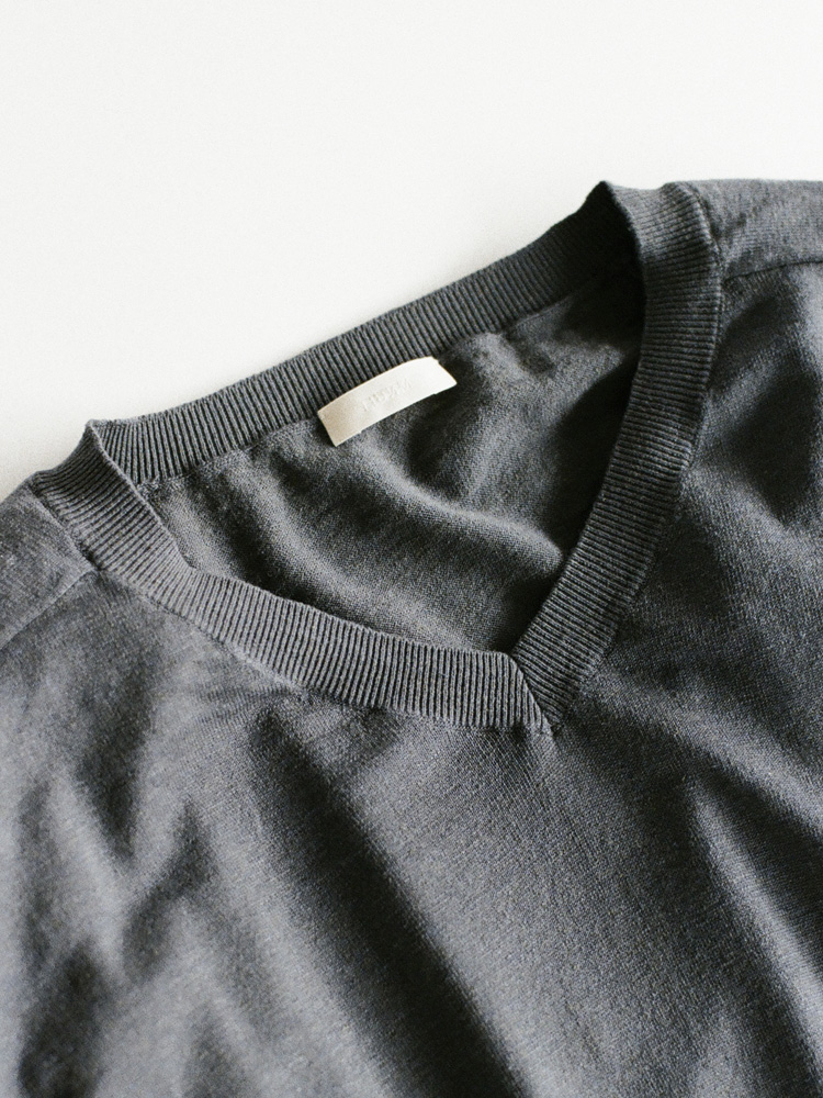 Si/L V-Neck Knit