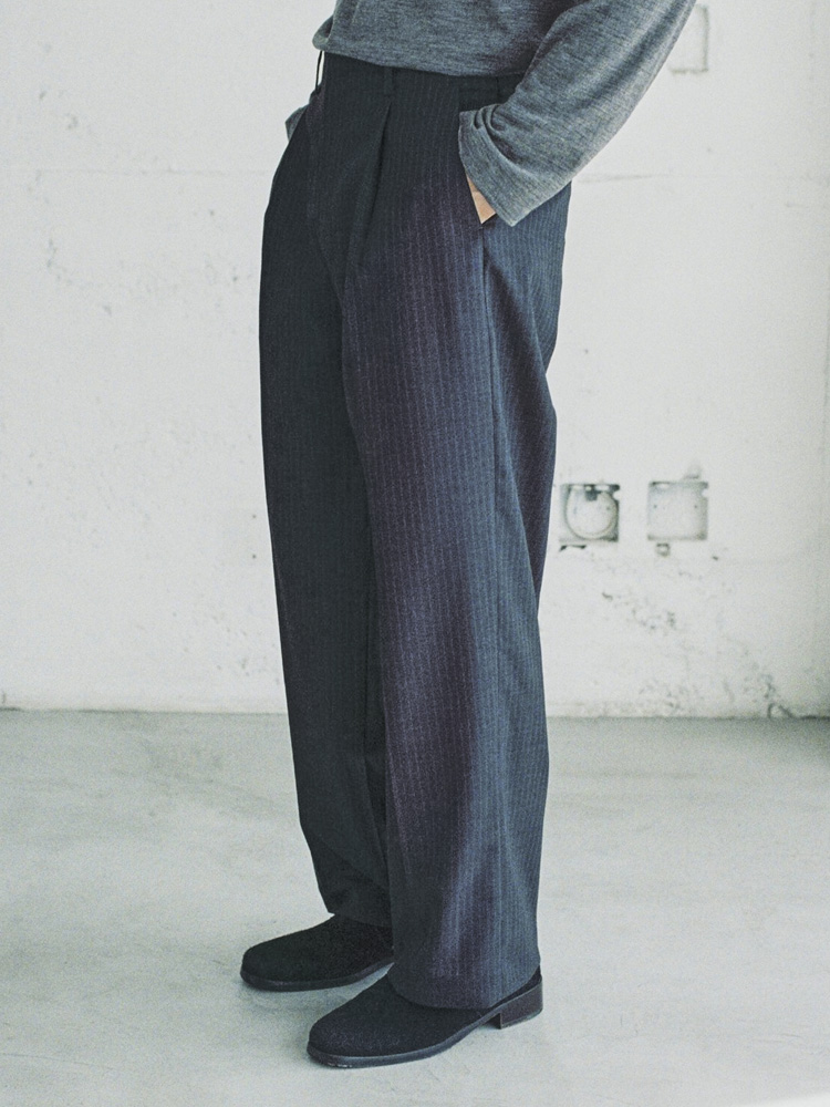 Wool Subtle Flare Slacks