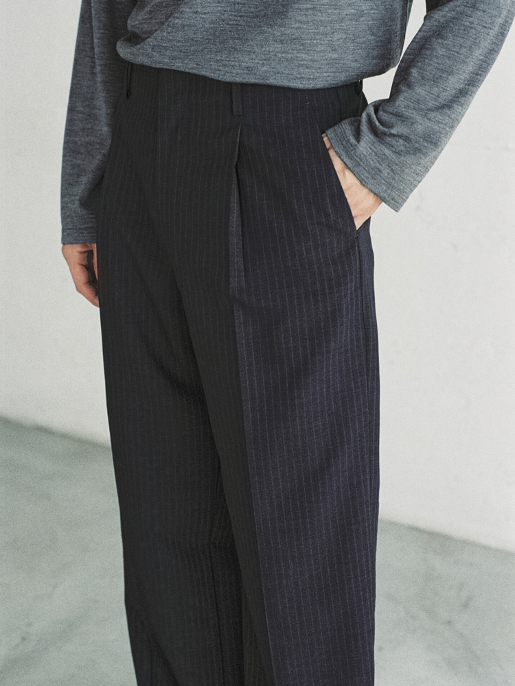 Wool Subtle Flare Slacks