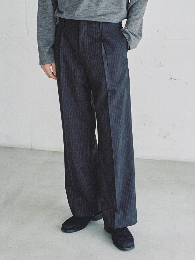Wool Subtle Flare Slacks